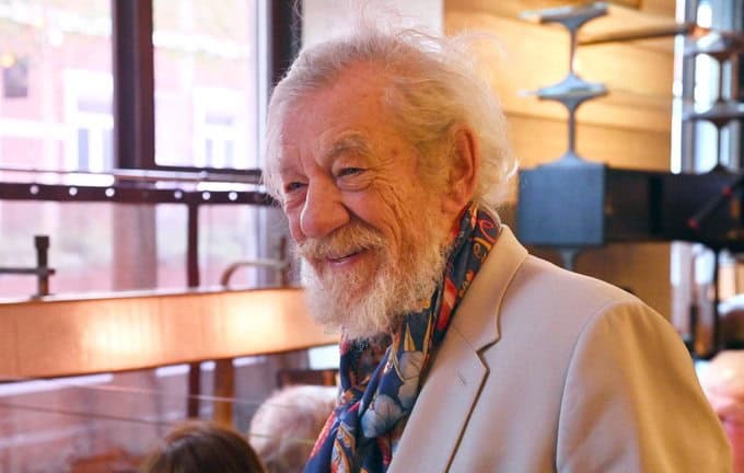 2 ian mckellen es hospitalizado