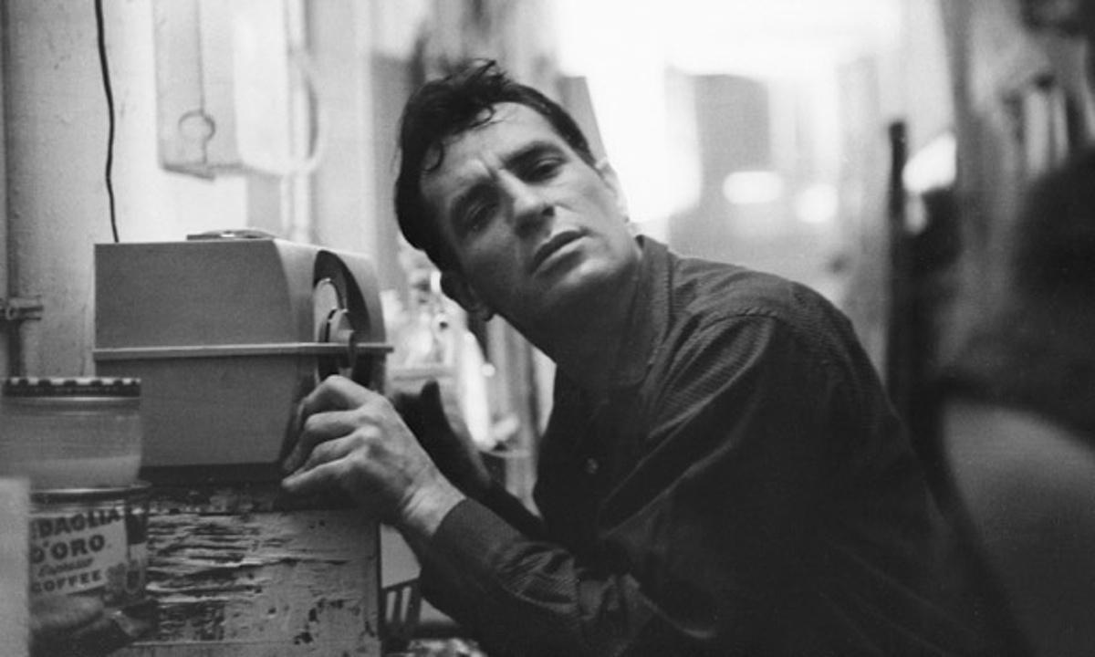 Jack Kerouac escucha