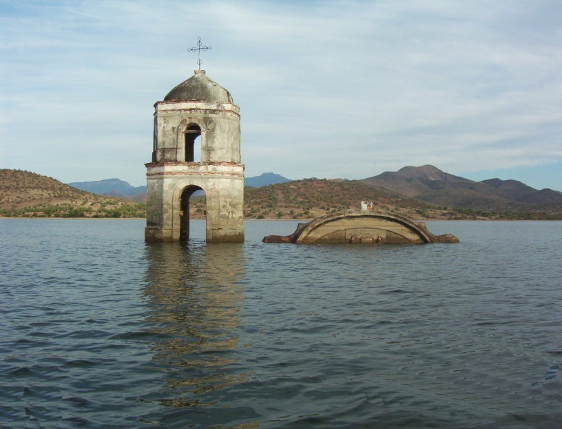 Iglesia sumergida en Michoacan