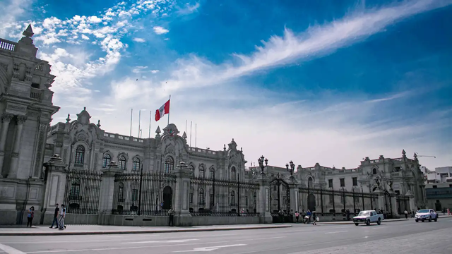 Peru de tamaño mediano