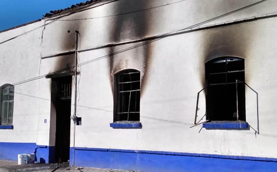 Suman 3 muertos por incendio en 