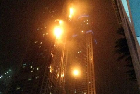 rasca cielos dubai incendio